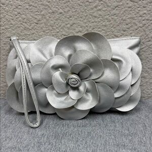 Icing Silver Floral Wristlet